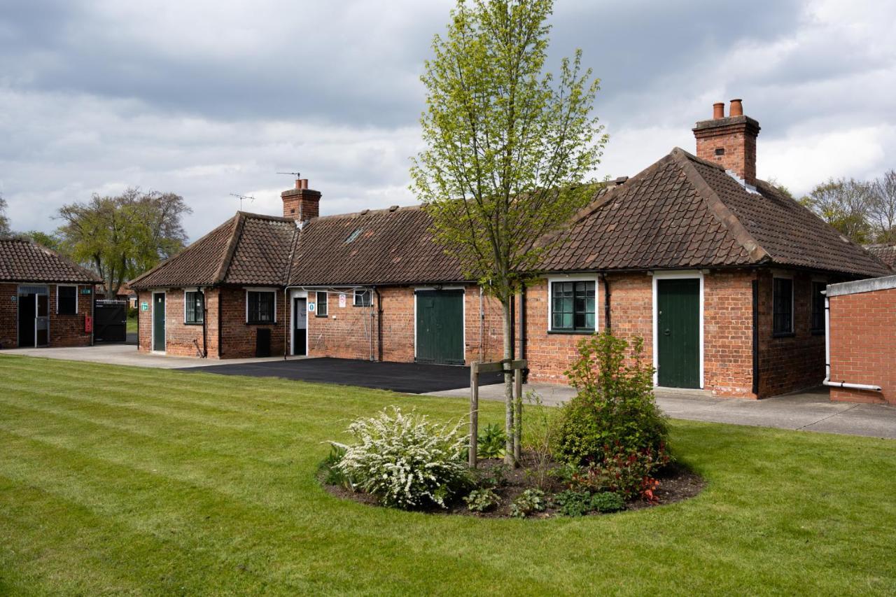 The Stable Suite At York Racecourse Exterior foto