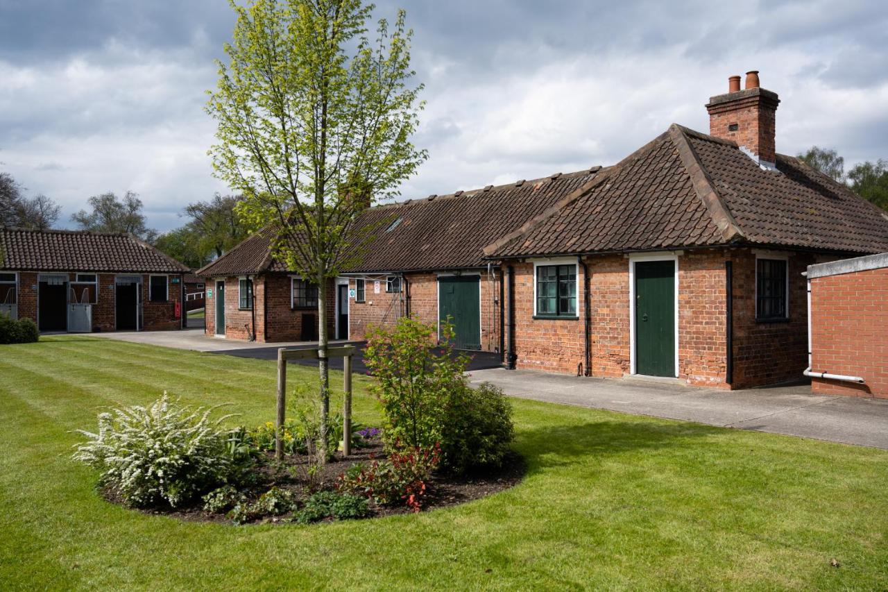 The Stable Suite At York Racecourse Exterior foto